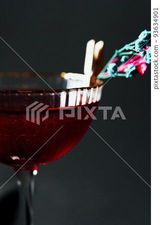 Alcoholic drink. A cocktail with elite alcohol on dark black background, close-up. 93634901
