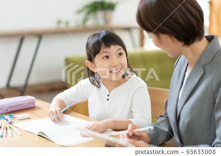 Elementary school girl and tutor woman studying in the living room 93635008