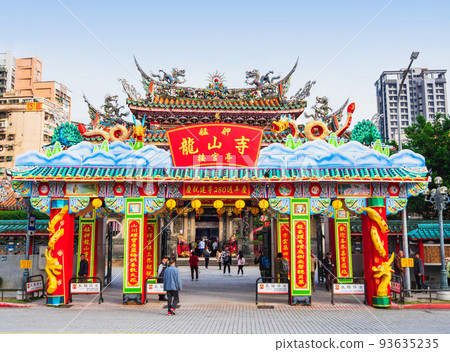 Taipei Longshan Temple *partially soft focus Taipei Longshan Temple *partially soft focus 93635235