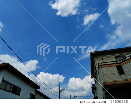 Landscape with a splendid blue sky peeking through the gaps in the houses 93636388