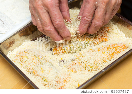 Preparation of fried horse mackerel Preparation of fried horse mackerel 93637427