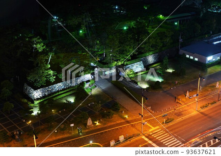 琴電高松築港站和高松城跡（玉藻公園）夜景 93637621