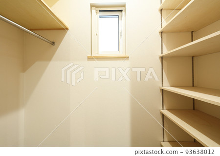 Image of shoe cloak in the entrance 93638012