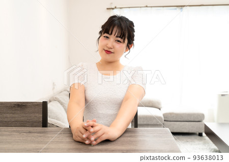 young housewife relaxing young housewife relaxing 93638013