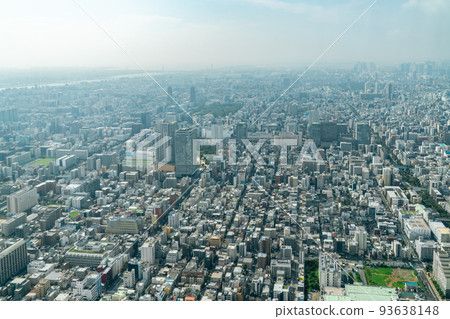 [東京]陽光明媚的夏季住宅區（8月） 93638148