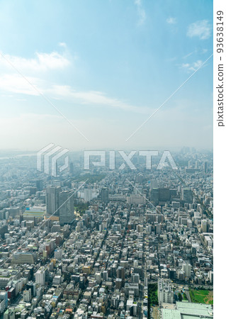 [東京]陽光明媚的夏季住宅區（8月） 93638149