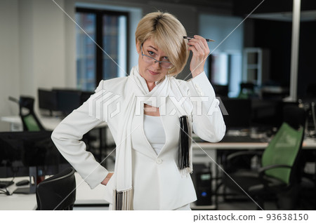 Caucasian mature woman is puzzled in the office. Caucasian mature woman is puzzled in the office. 93638150