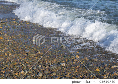 waves crashing 93639210