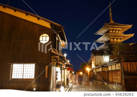 Night view of Kyoto Yasaka Pagoda Night view of Kyoto Yasaka Pagoda 93639263