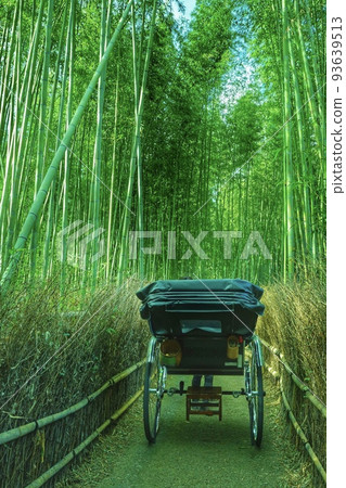 京都竹林窄道的壯麗景色 93639513