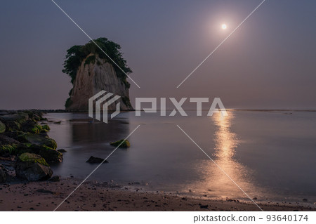 《Ishikawa Prefecture》 Moonlight Mitsukejima / Night view 《Ishikawa Prefecture》 Moonlight Mitsukejima / Night view 93640174