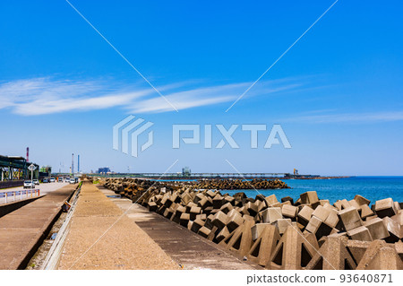 Pipeline LNG liquefied natural gas [Russia's invasion of Ukraine causes global tight supply and demand] 93640871