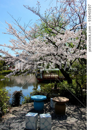 Kyoto Shinsen-en near Nijo Castle 93640897