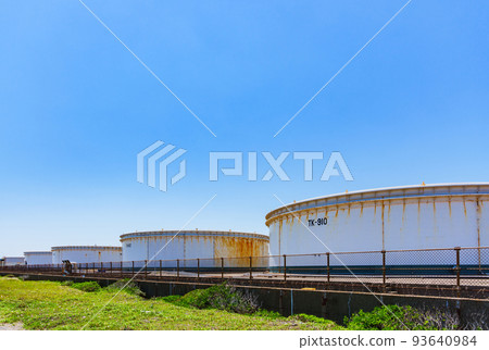Oil storage tank [image of energy] 93640984