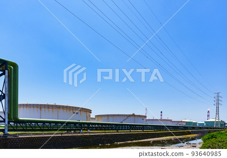 Oil storage tank [image of energy] 93640985