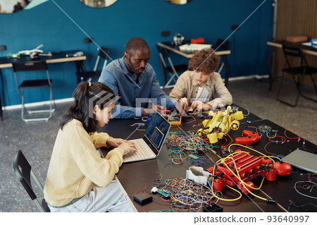 Kids Programming in Robotics Class Kids Programming in Robotics Class 93640997