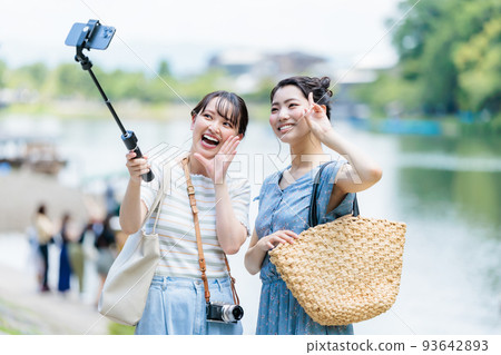 女子出遊留影留念 93642893