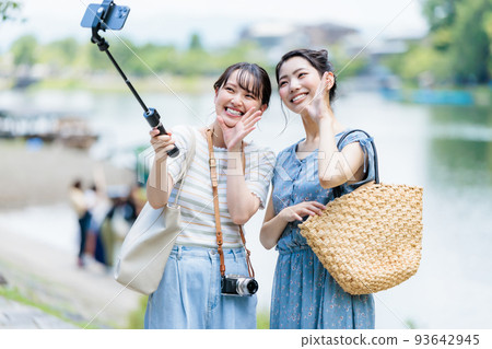 女子出遊留影留念 93642945