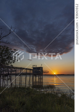 Traditional fishing hut on river Gironde, Bordeaux, Aquitaine, France Traditional fishing hut on river Gironde, Bordeaux, Aquitaine, France 93643912