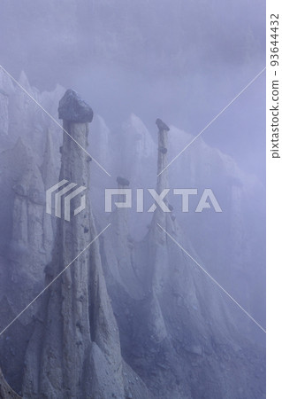Earth pyramids of Platten (Erdpyramiden - Piramidi di Plata) near Percha and Bruneck, South Tyrol, Italy Earth pyramids of Platten (Erdpyramiden - Piramidi di Plata) near Percha and Bruneck, South Tyrol, Italy 93644432