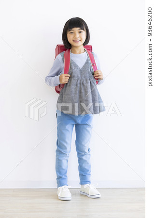 Elementary school girl 93646200
