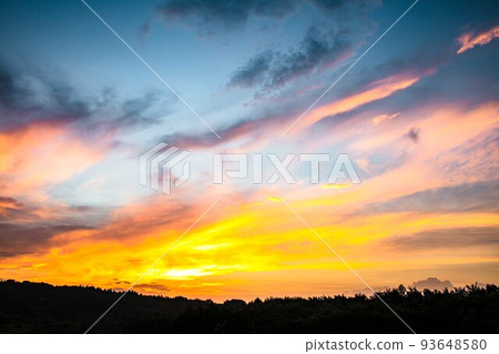 Summer orange sunrise (August, East, 31mm) Summer orange sunrise (August, East, 31mm) 93648580