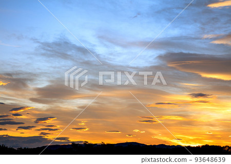 夏季橙色日出(6月,東部,70mm) 夏季橙色日出(6月,東部,70mm) 93648639