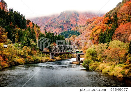 Tadami Line Kiha E120 train crossing the No.4 Tadami River Bridge in autumn colors (Kanayama Town, Fukushima Prefecture, early November) Tadami Line Kiha E120 train crossing the No.4 Tadami River Bridge in autumn colors (Kanayama Town, Fukushima Prefecture, early November) 93649077