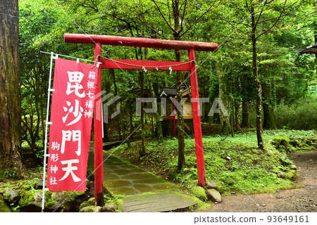 Hakone Town Komagata Shrine's Bishamonten shrine and fresh greenery Hakone Town Komagata Shrine's Bishamonten shrine and fresh greenery 93649161
