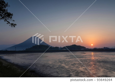Collaborative scene of drained pond and Sanuki Fuji at sunrise @ Kagawa 93649264