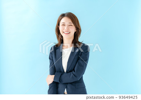 Business woman blue back 93649425
