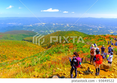 View from the mountain trail 93649522