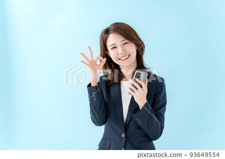 business woman smartphone 93649554