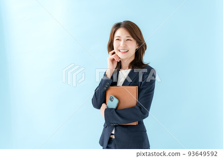 business woman smartphone 93649592