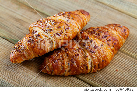 Wholegrain croissants 93649952