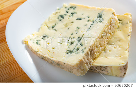 Tasty soft blue cheese with blue mold at plate, nobody Tasty soft blue cheese with blue mold at plate, nobody 93650207