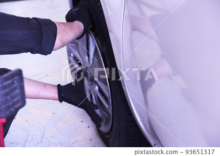 Car tire change work Car tire change work 93651317