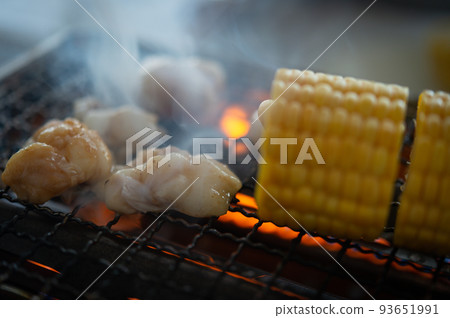 烤內臟和玉米 93651991