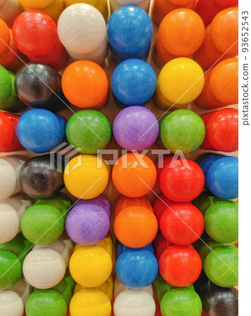 The colorful balls are neatly arranged 93652543