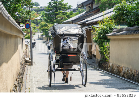 Kyoto Higashiyama Rickshaw on Nene's Road 93652829