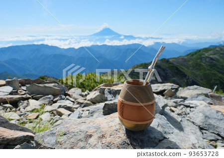 山和伴侶茶。咖啡時間。南阿爾卑斯山的絕景步道。日本的雄偉自然。 100座名山,富士山。 山和伴侶茶。咖啡時間。南阿爾卑斯山的絕景步道。日本的雄偉自然。 100座名山,富士山。 93653728