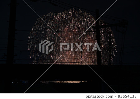 淀川花火大會和新幹線高架橋 93654135