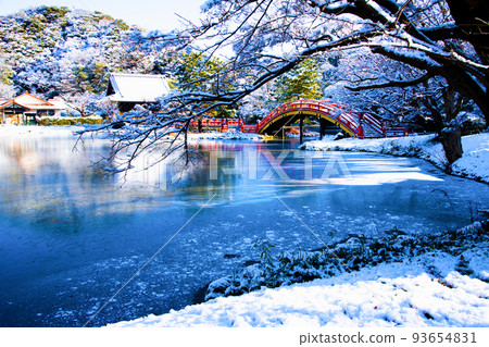Shomyo-ji Temple in winter Shomyo-ji Temple in winter 93654831