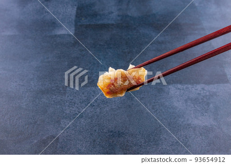 餃子只用筷子 93654912