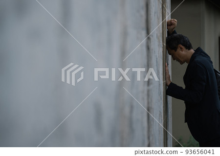 Depressed businessman/Negative middle-aged man Depressed businessman/Negative middle-aged man 93656041