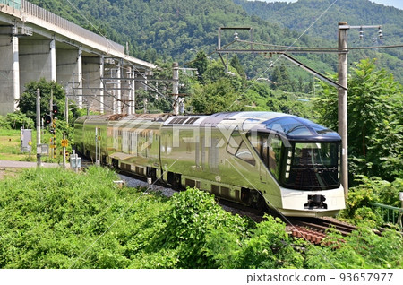 火車套房 Shiki-shima Passing Sanoshita 鐵路道口 93657977