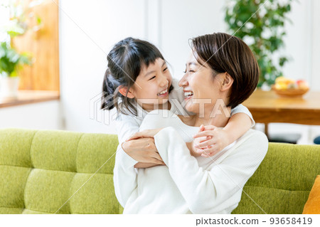 家庭,父母和孩子,微笑 家庭,父母和孩子,微笑 93658419
