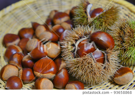 Autumn taste chestnut Autumn taste chestnut 93658868