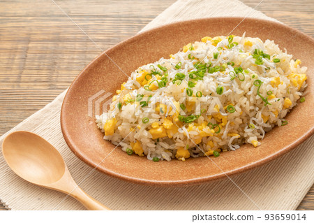 自創銀魚炒飯 93659014