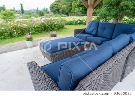三重縣津市：風早之裡的沙發，您可以放鬆身心並欣賞繡球花園的景色 93660083